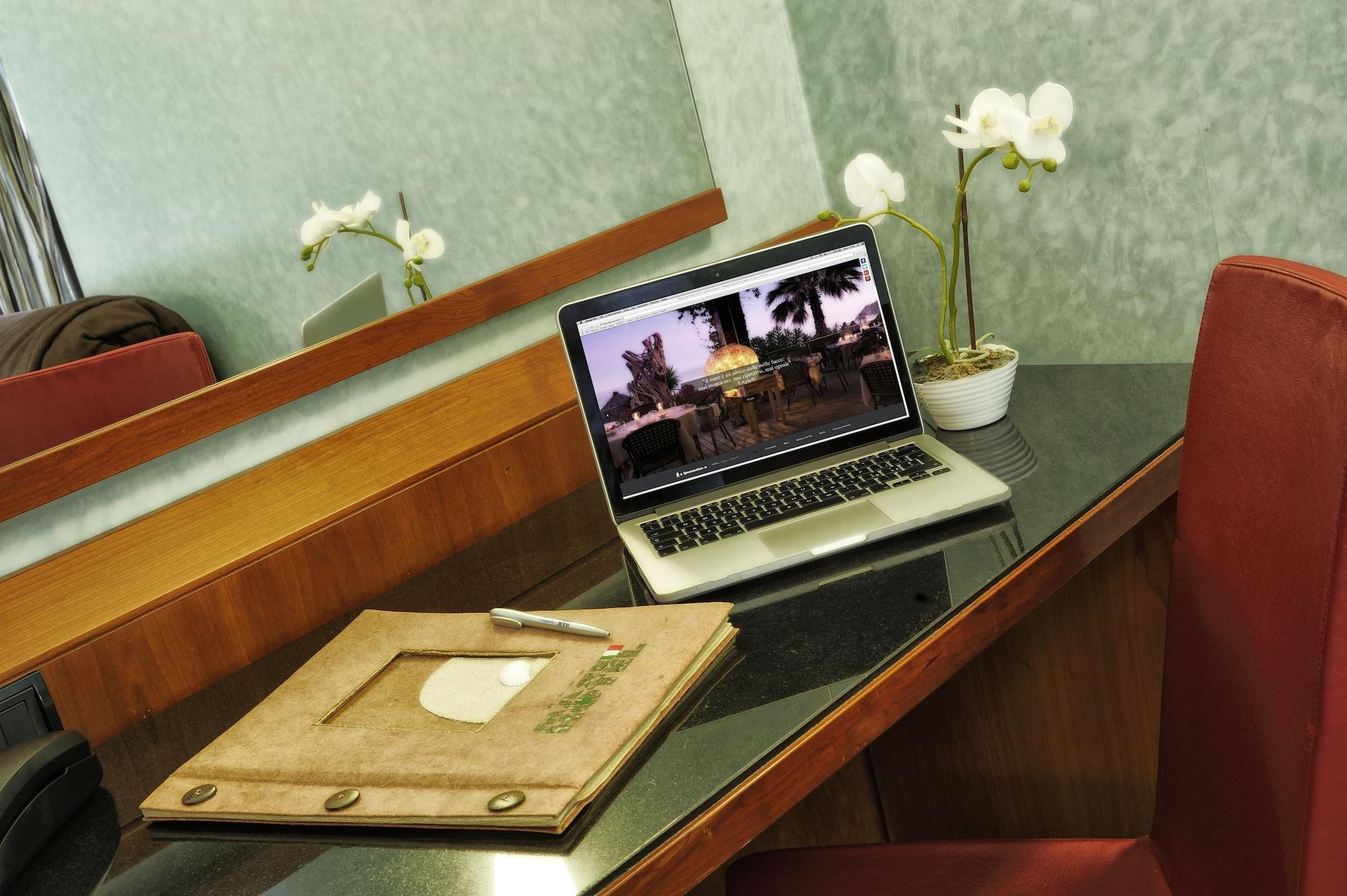 Mare Hotel Savona Bagian luar foto